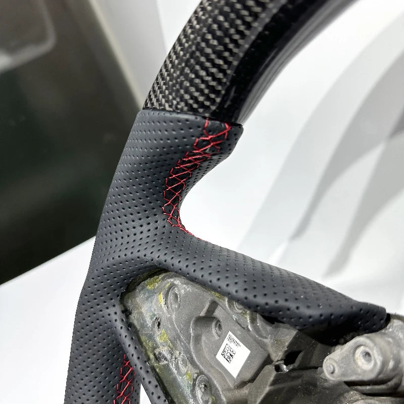EU Warehouse in Stock High-quality Glossy Carbon Fiber Perforated Leather Car Steering Wheel for Renault Megane 4