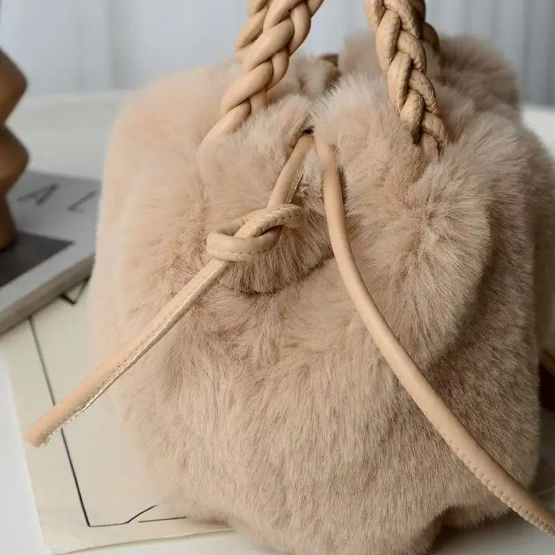 Cute Pumpkin Bag 2025 Autumn And Winter New Fashion Cloud Crossbody Bag Niche Design Sweet Girl Handbag